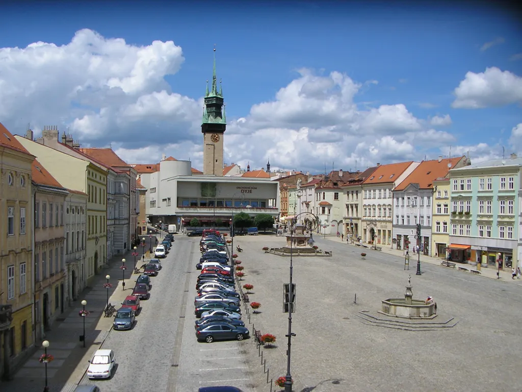 Obchodní dům Dyje ve Znojmě od Bohuslava Fuchse a Kamila Fuchse (1967–1975)