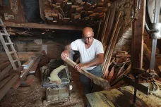 Libanonský stavitel lodí navzdory finanční krizi udržuje naživu skomírající řemeslo