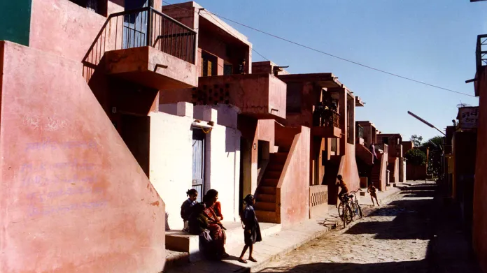 Domky Aranja v indickém městě Indore z dílny Balkrišny Došiho
