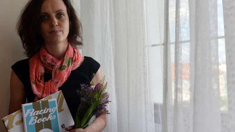 Petra Dvořáková s cenou Zlatá stuha za dětskou knihu Julie mezi slovy