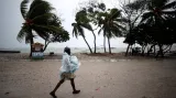 Blížící se hurikán přinesl na Haiti déšť