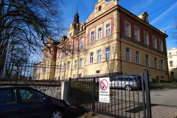 Hackeři ochromili benešovskou nemocnici. Nelze spouštět přístroje, ruší se operace