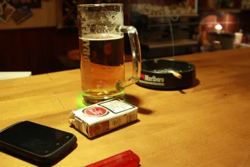 Žádné výjimky ani kuřárny v restauracích, doporučuje zdravotnický výbor poslancům