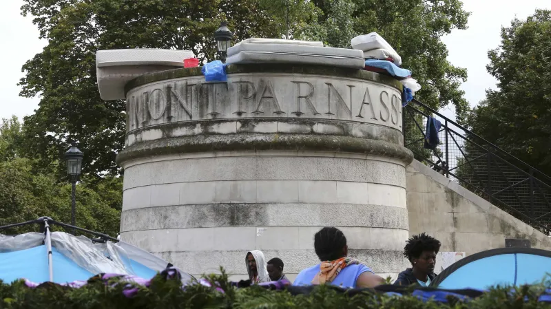 Běženci v centru Paříže