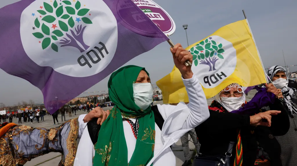 Příznivci strany HDP během oslav svátku Nourúz