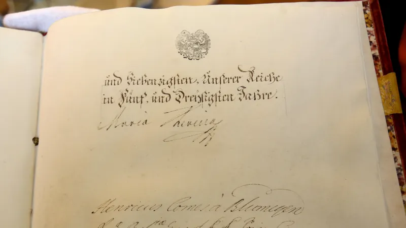Vlastnoruční podpis Marie Terezie na výstavě ke 300. výročí jejího narození na zámku Kunín na Novojičínsku