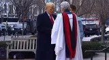Trump se svou ženou přichází do kostela svatého Jana