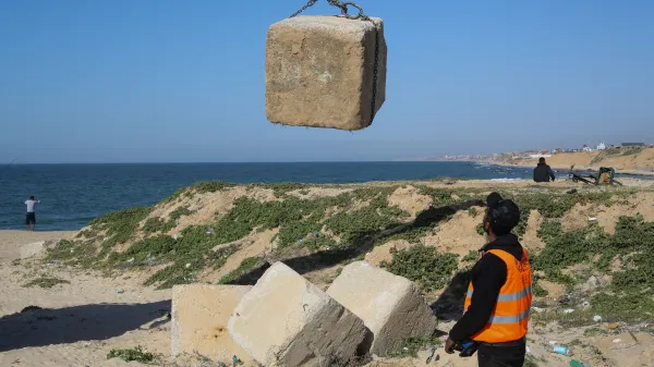 Američané zahájili stavbu humanitárního mola v Gaze. Může být klíčové při ofenzivě do Rafáhu