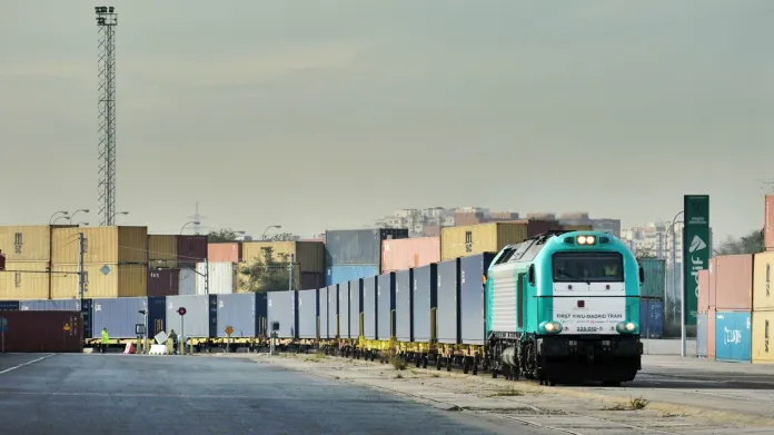 Trať mezi Čínou a Španělskem projel první vlak