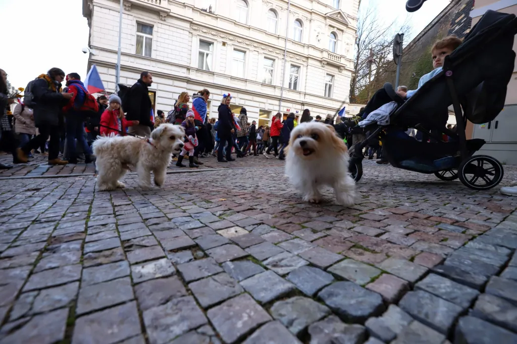 Oslavy 17. listopadu v pražských ulicích