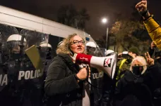 V Polsku vyšetřují vůdkyni protestů proti zákazu potratů. Hrozí jí až osm let vězení