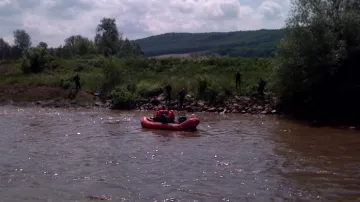 Vodní záchranáři pátrají u Uherčic na Břeclavsku po chlapci, který spadl do jezu