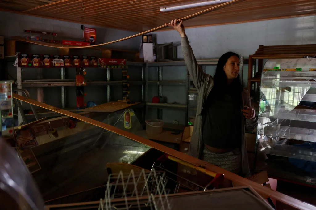 Ukrajinci se po odchodu Rusů vracejí do svých domovů. Někteří ho jen těžko poznávají