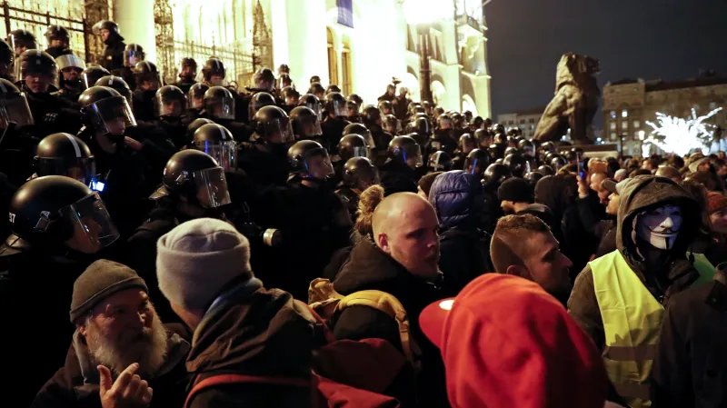 Protest proti novele zákoníku práce v Maďarsku