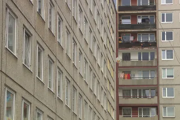 Nový majitel bytů v Písnici zdražuje nájemné. Několik tisíc navíc nemáme, zlobí se důchodci 