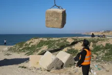 Američané zahájili stavbu humanitárního mola v Gaze. Může být klíčové při ofenzivě do Rafahu