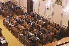 Sněmovna nedokončila projednávání růstu příspěvků na péči, poslanci dlouho debatovali o programu