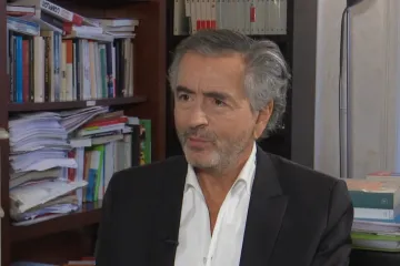 Česko je bitevním polem Putinova expanzionismu, varuje filozof Bernard-Henri Lévy 