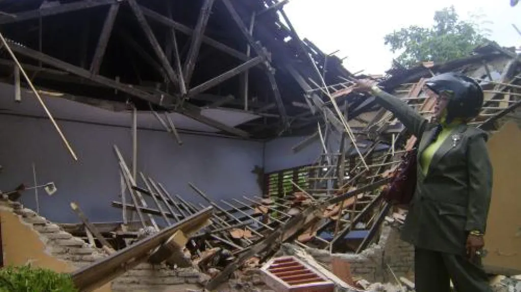 Následky zemětřesení v Indonésii
