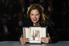 Zlatou palmu si z festivalu v Cannes odnesla režisérka Trietová za Anatomii pádu