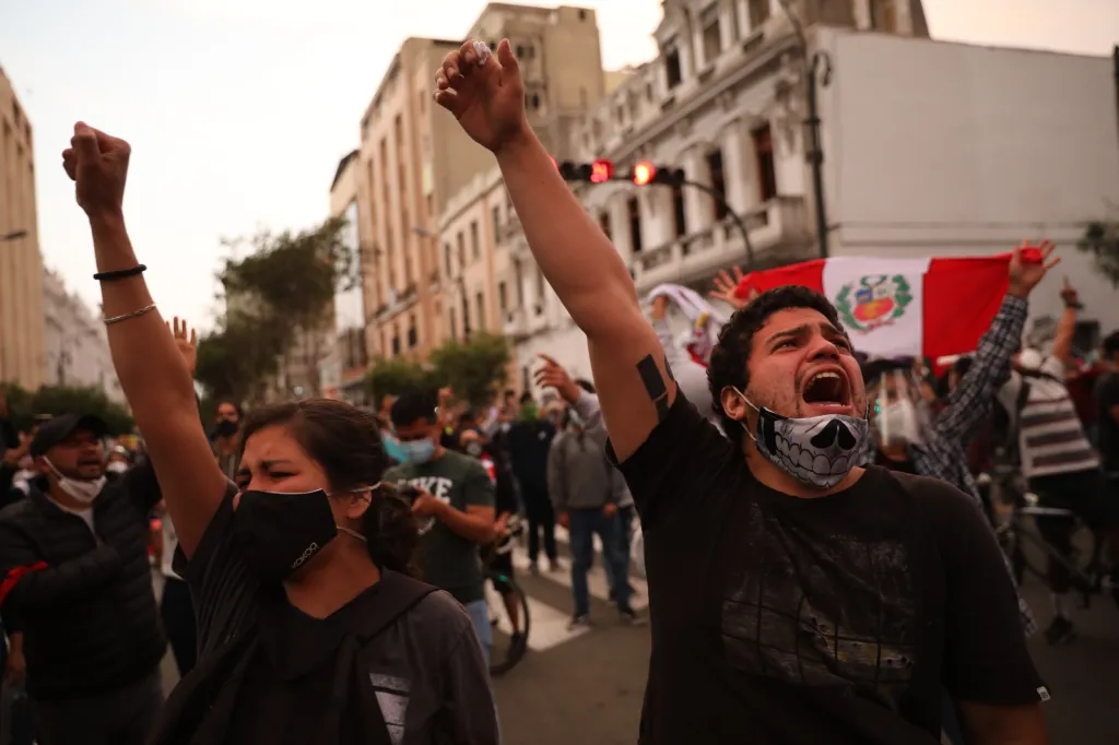 V peruánských městech se demonstruje kvůli odvolání prezidenta
