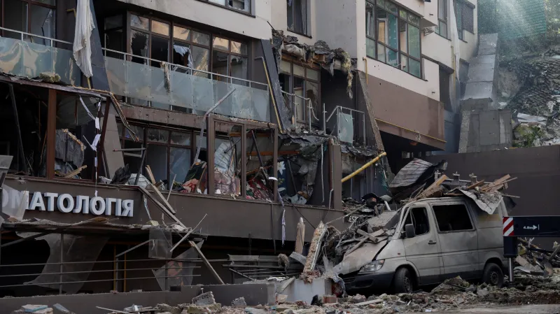 Zasažený obytný dům v Kyjevě