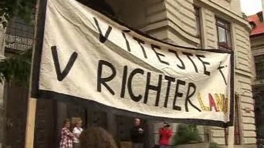 Protestní akce před pražským magistrátem
