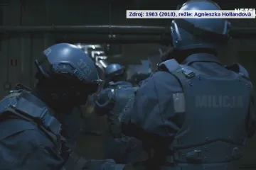 Seriál 1983 představuje alternativní historii Polska. Neváhá se ale dotknout ani té skutečné