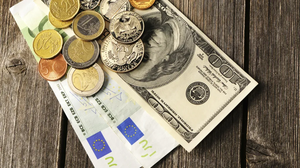 Dolar versus euro