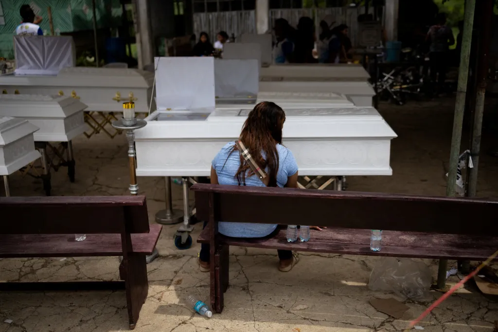 Filipínci truchlí po tragickém zemětřesení (2. října 2025)