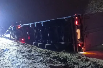 Sněžení komplikuje dopravu, dálnici D1 zablokoval kamion