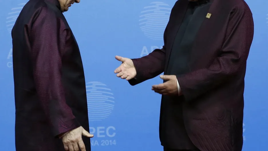 Si Ťin-pching s Vladimirem Putinem v tradičním čínském oděvu v Pekingu v roce 2014
