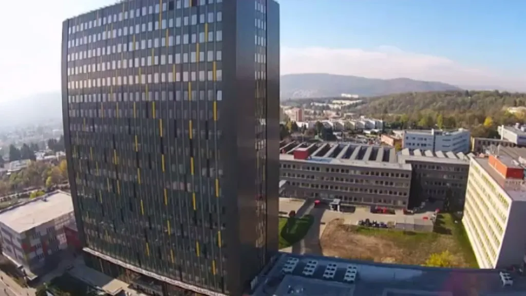 Nově opláštěná výšková budova VUT