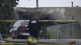 Poničený dům po požáru z havárie letounu v San Diegu, Kalifornie