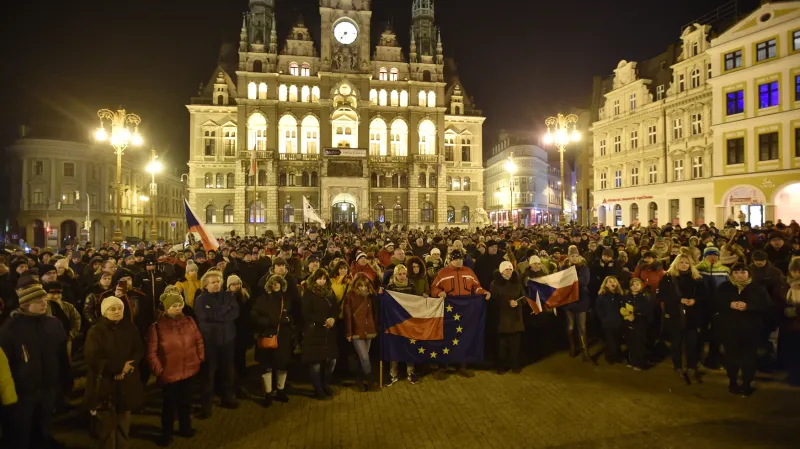 Demonstrace proti Zdeňku Ondráčkovi v Liberci