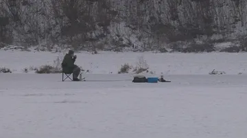Rybáře neodradí ani teploty hluboko pod nulou