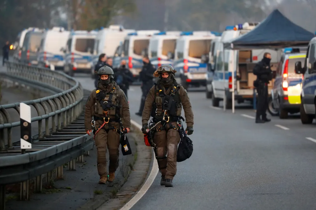 Aktivisté blokují v Německu výstavbu dálnice A49 v lese Dannenroeder