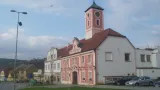 Vedle radnice ve Starém Plzenci je dnes parkoviště