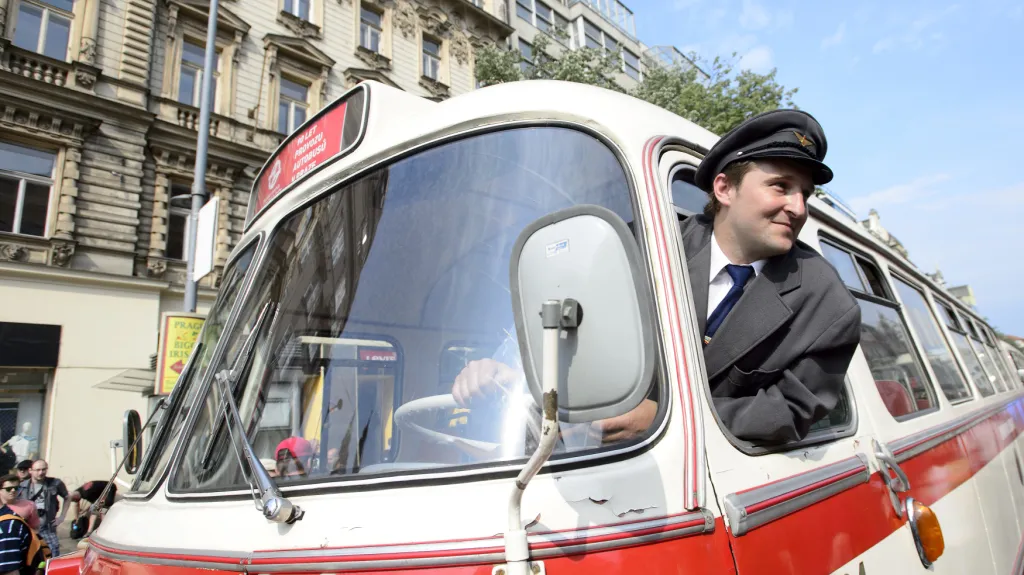 Oslavy autobusové dopravy v Praze