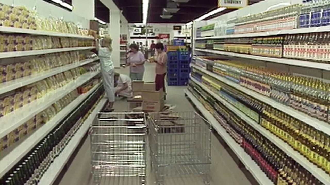 Supermarket v Dolních Měcholupech