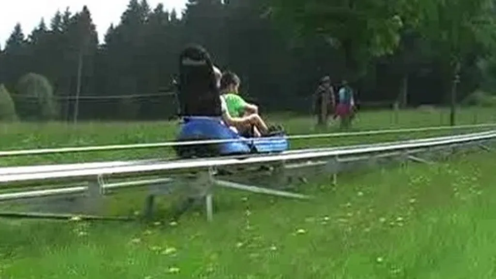 Děti si vyzkoušely jízdu na bobech