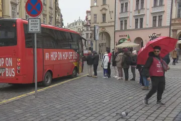 Z Prahy zmizeli „deštníkáři“. Prodejci ale zřejmě hledají nové cesty
