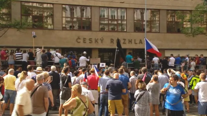 Uctění památky padlých před rozhlasem