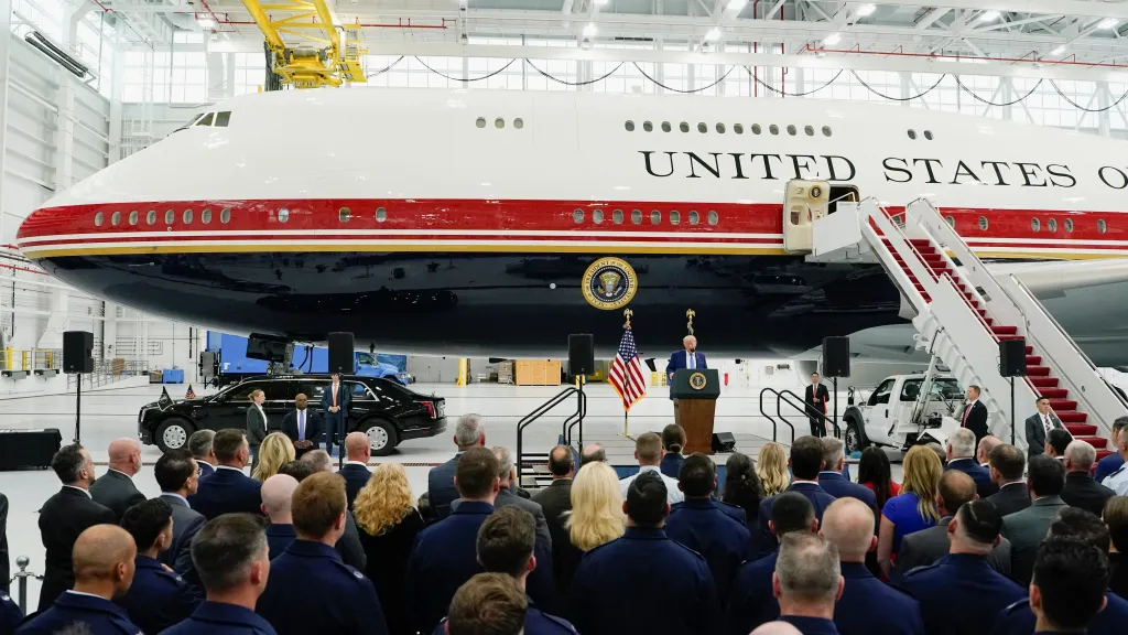 Prezident USA Donald Trump odhalil nový prezidentský letoun Air Force One
