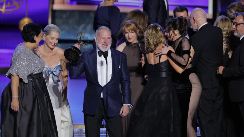 Producent R. Scott Gemmill převzal cenu pro seriál Urgent