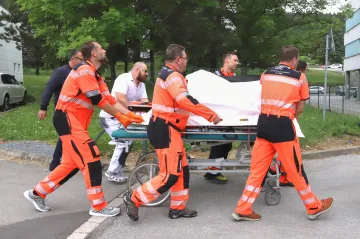 Fica postřelil atentátník. Operace podle vicepremiéra dopadla dobře