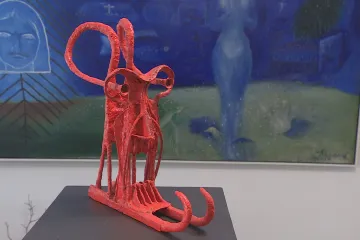 Nová galerie v bývalé konírně v Kroměříži vystavuje sbírku současného umění Pekelné sáně