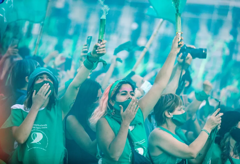 Stávka za právo na potrat v argentinském Buenos Aires. Prezident země dává ženám naději na beztrestnost umělého přerušení těhotenství