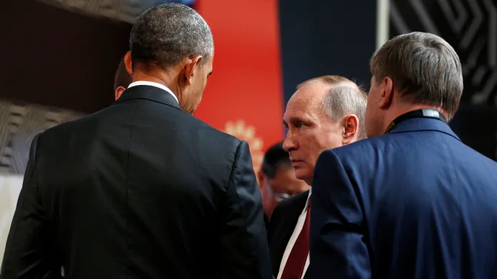 Obama a Putin během summitu APEC