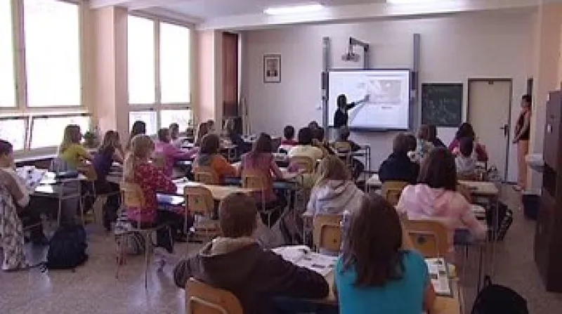 Krajský úřad v Karlových Varech uvažuje o zrušení středních škol a učilišť v Nejdku, Chodově, Aši a v Lokti.